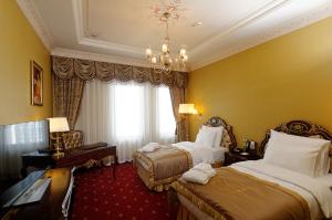 梅林宫酒店客房内的一张或多张床位