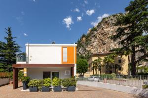 阿科Residence Klima House de Vilos的山前的房子