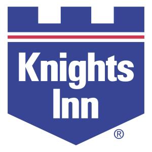 彭布罗克Knights Inn Colonial Fireside Inn的蓝色标志与单词骑士旅馆