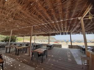 Spathi Beach Suites Kea餐厅或其他用餐的地方