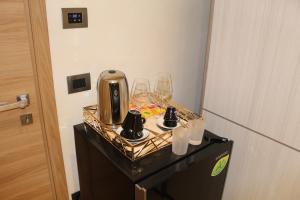 Villa Martina Luxury Rooms的咖啡和沏茶工具