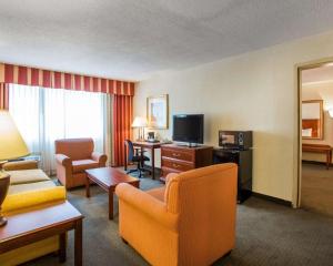 Budgetel Inn & Suites Atlanta的休息区