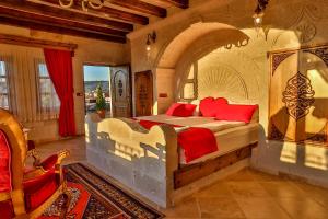 卡帕多西亚洞穴酒店客房内的一张或多张床位