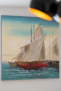 瓦比尼科SOBE "GALEB"的水中两艘船的画