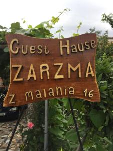 库塔伊西Zarzma的扎拉娜玛利亚娜旅馆标志