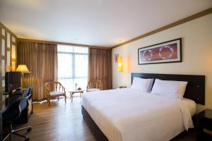 The Tarntawan Hotel Surawong Bangkok客房内的一张或多张床位