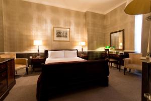 克拉兰敦酒店客房内的一张或多张床位