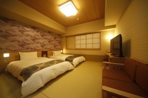 御宿诺诺奈良天然温泉酒店客房内的一张或多张床位
