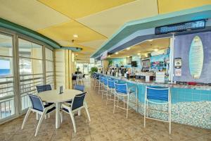 Club Wyndham Ocean Boulevard餐厅或其他用餐的地方