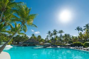 蓬塔卡纳蓬塔卡纳加泰罗尼亚全包酒店的蓬塔卡纳度假村和赌场的一流游泳池