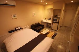 Hotel Sindbad Hirosaki-Adult Only客房内的一张或多张床位