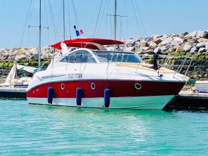 拉罗谢尔Bateau Haut Standing Privative - Nuit à Quai Port La Rochelle的相册照片