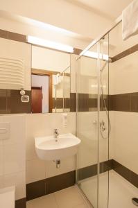 米尔 - 扬SPA酒店的一间浴室