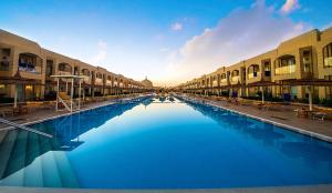 Pickalbatros Aqua Park Sharm El Sheikh内部或周边的泳池