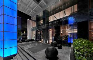 厦门厦门泛太平洋大酒店(近厦鼓码头和地铁站）的大厅,有蓝色的灯光