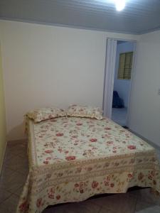 Pouso do Beija-Flor客房内的一张或多张床位