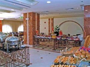 Durrat Al Eiman Hotel餐厅或其他用餐的地方