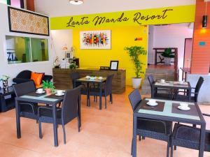 Lanta Manda Resort餐厅或其他用餐的地方