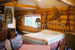 A Taste of Alaska Lodge客房内的一张或多张床位