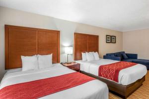 Comfort Inn Mount Shasta Area客房内的一张或多张床位