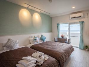 Yonabaru Hotel SUNRIZE OCEAN客房内的一张或多张床位