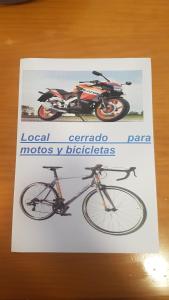潘蒂科萨纳瓦诺酒店的标牌上一辆自行车的照片
