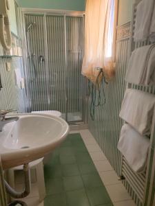 德波卡圣克里斯皮诺住宅酒店的一间浴室