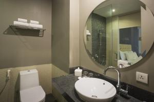 坦林雅加达自由酒店的一间浴室