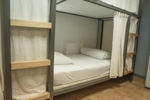 厄尔梅达诺Campobase.box的一间卧室配有双层床。