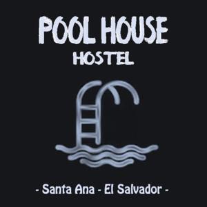 圣安娜Pool House Hostel的水中梯子的池畔旅馆标志