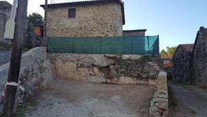 洛维奥斯CASA Eiró的围墙,围墙旁边