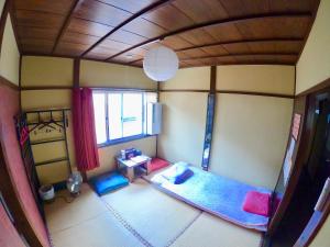 京都Benidaruma - Ichigo Daifuku的享有高空景致的客房 - 带2张床