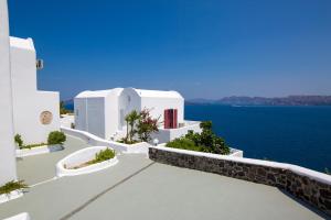 阿克罗蒂里Santorini View的白色建筑享有海景