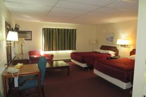法戈法戈大酒店的酒店客房带两张床和一个客厅
