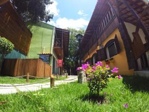 Ilha Grande Mar外面的花园