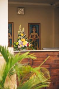 勒吉安尼诗巴厘岛酒店的审判室顶上一束鲜花