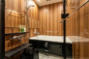 东京新宿歌舞伎町柔婕阁酒店的一间浴室