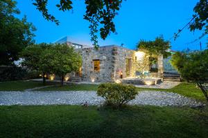 皮吉Muazzo Creta Stone House, a Fairytale Cottage, By ThinkVilla的相册照片