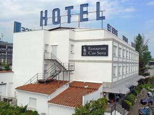 维罗维-德欧纳维洛比酒店的上面有标志的酒店