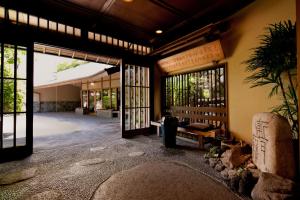 神户有马温泉陶泉御所坊酒店的入口