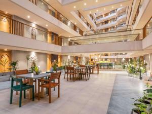 Novotel Vijayawada Varun餐厅或其他用餐的地方