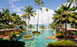 波普托Anantara Bophut Koh Samui Resort的蓬塔卡纳度假酒店的游泳池