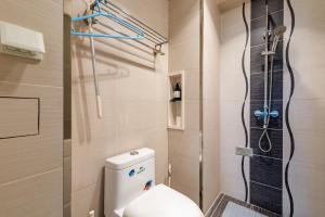 【路客】西安市莲湖区·北大街假日国际公寓·路客精品民宿·00181110的一间浴室