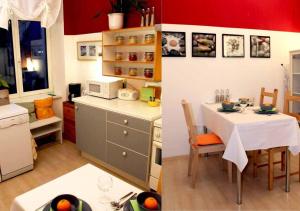 维也纳Cosy Appartement close to City的一间带桌子的厨房和一间餐厅