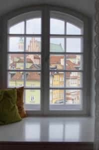 华沙文学馆旅馆的透过窗户可欣赏到城市美景