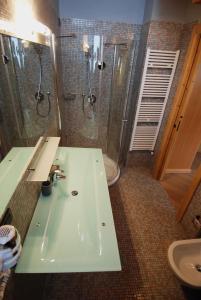 贝斯温泉酒店的一间浴室