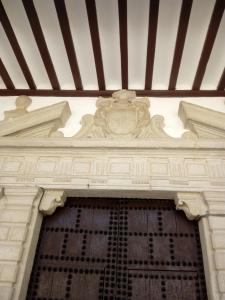 阿尔玛格鲁Casa De Comedias的一座带门的建筑物的封闭