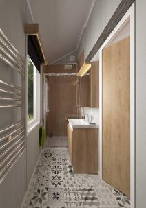 奥尔弗里顿雷丁斯伍德山林小屋露营地的客房内设有带水槽和台面的浴室