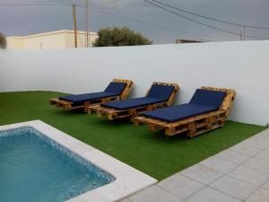 Villa de luxe avec piscine privée sans vis à vis à Djerba内部或周边的泳池