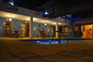 托鲁斯Pousada Amigos do Vento的度假村的空游泳池